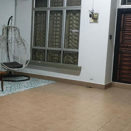 Zulaikha'S Homestay Ulu Tiram Johor Bahru Exteriér fotografie
