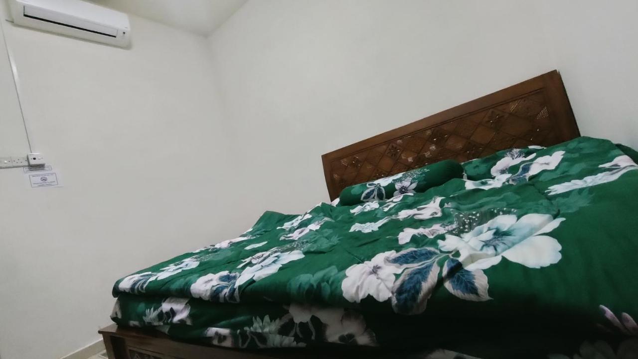 Zulaikha'S Homestay Ulu Tiram Johor Bahru Exteriér fotografie